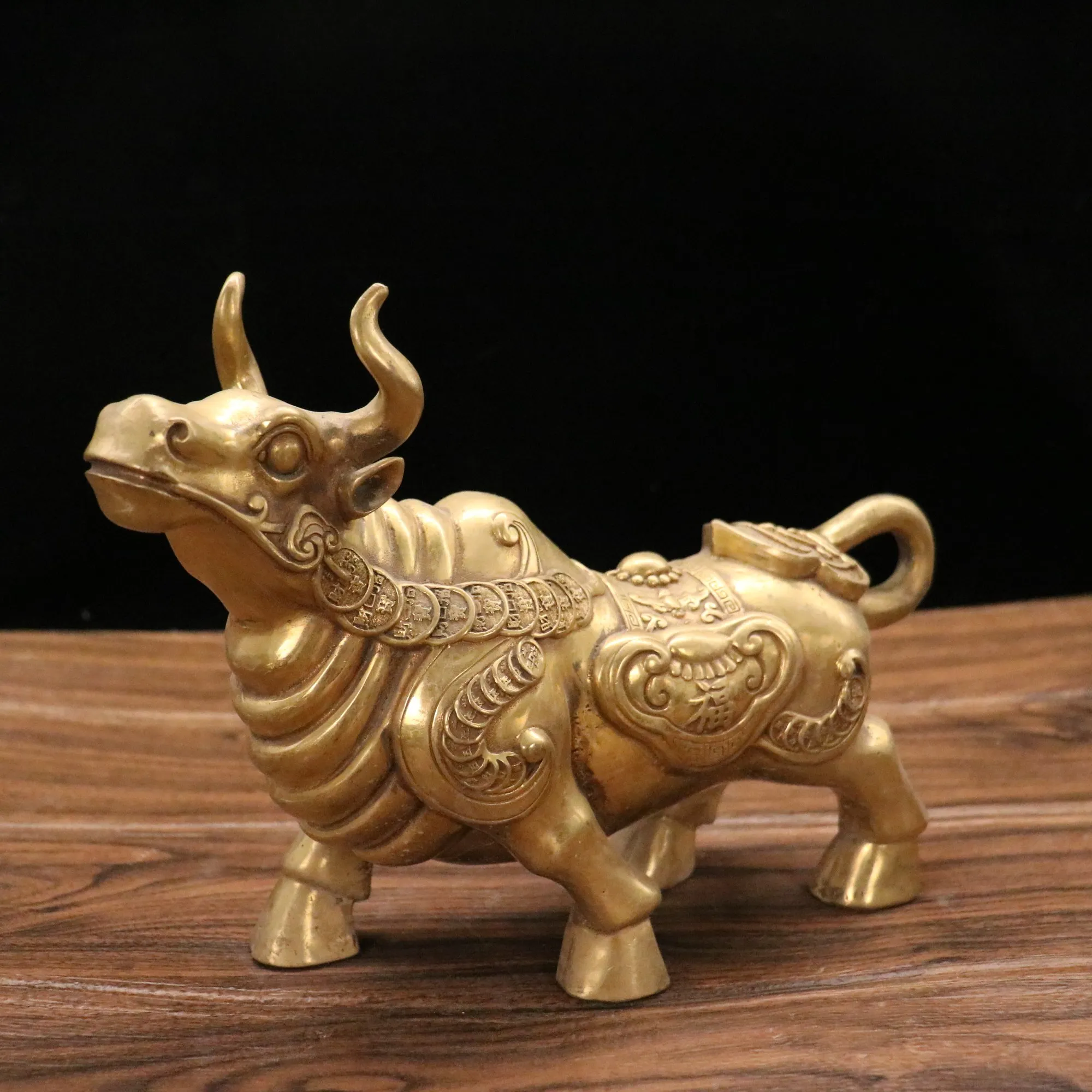 

10"Tibetan Temple Collection Old Bronze Zodiac Bull Statue coin Ruyi Tail Gather wealth Office Ornaments Town House Exorcism