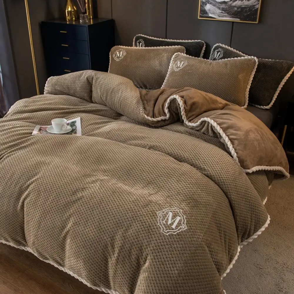 Зимнее Фланелевое стеганое одеяло мягкое Червячное коричневое Флисовое с