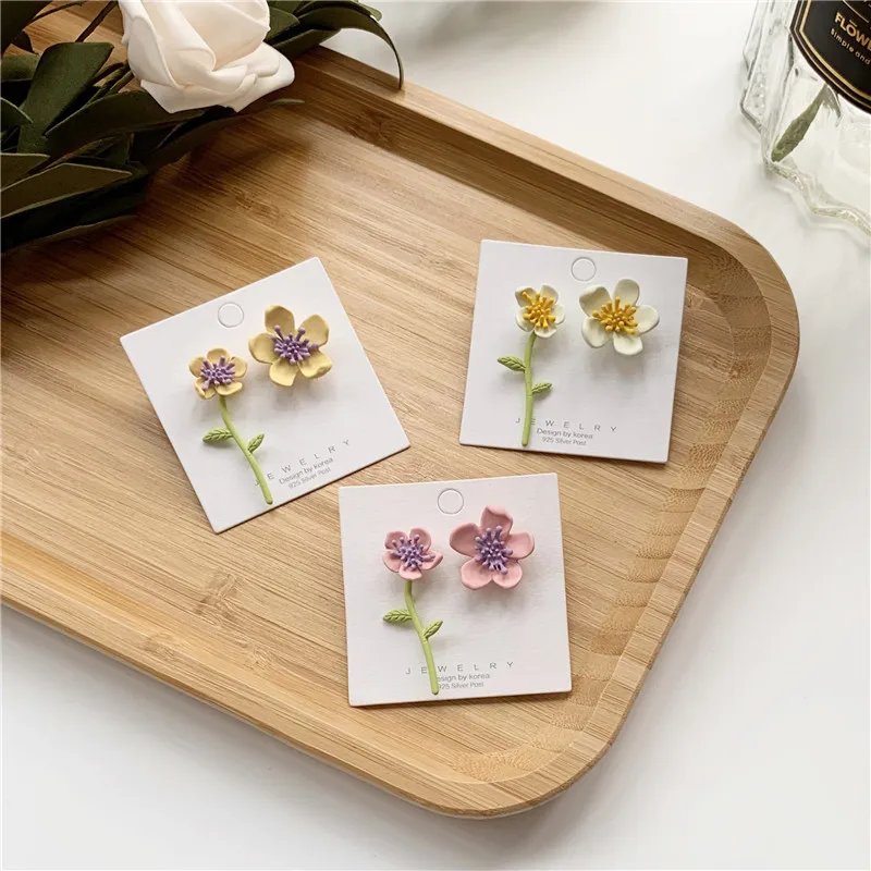 Ассиметричные серьги в форме цветка Shamir Южная Корея небольшие чистые и свежие