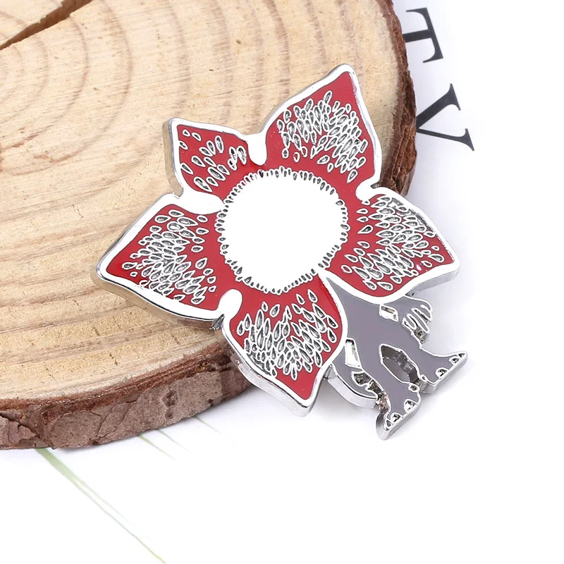 Классическая Брошь с изображением ТВ очень странные дела светильник алфавит на