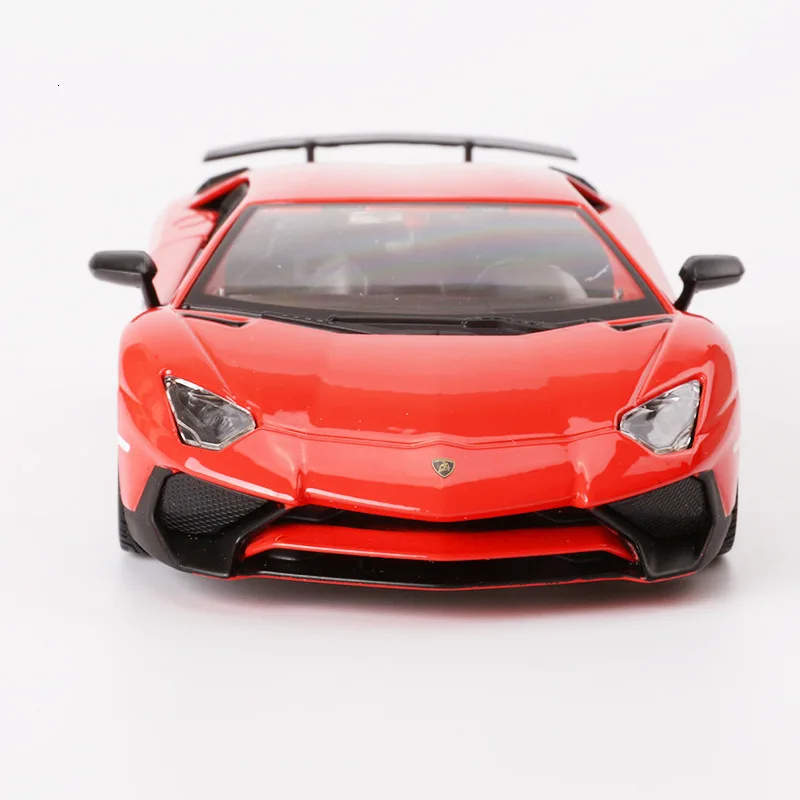 Bburago 1:24 Lambor LP750 литые под давлением модели автомобилей модель спортивный