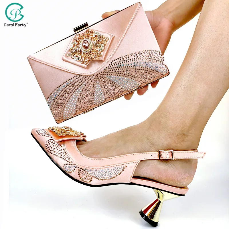 

Новейший уникальный Стиль; Итальянский дизайн; Элегантные роскошные полусапожки для женщин комплект из обуви и сумки, украшенные Стразы пе...