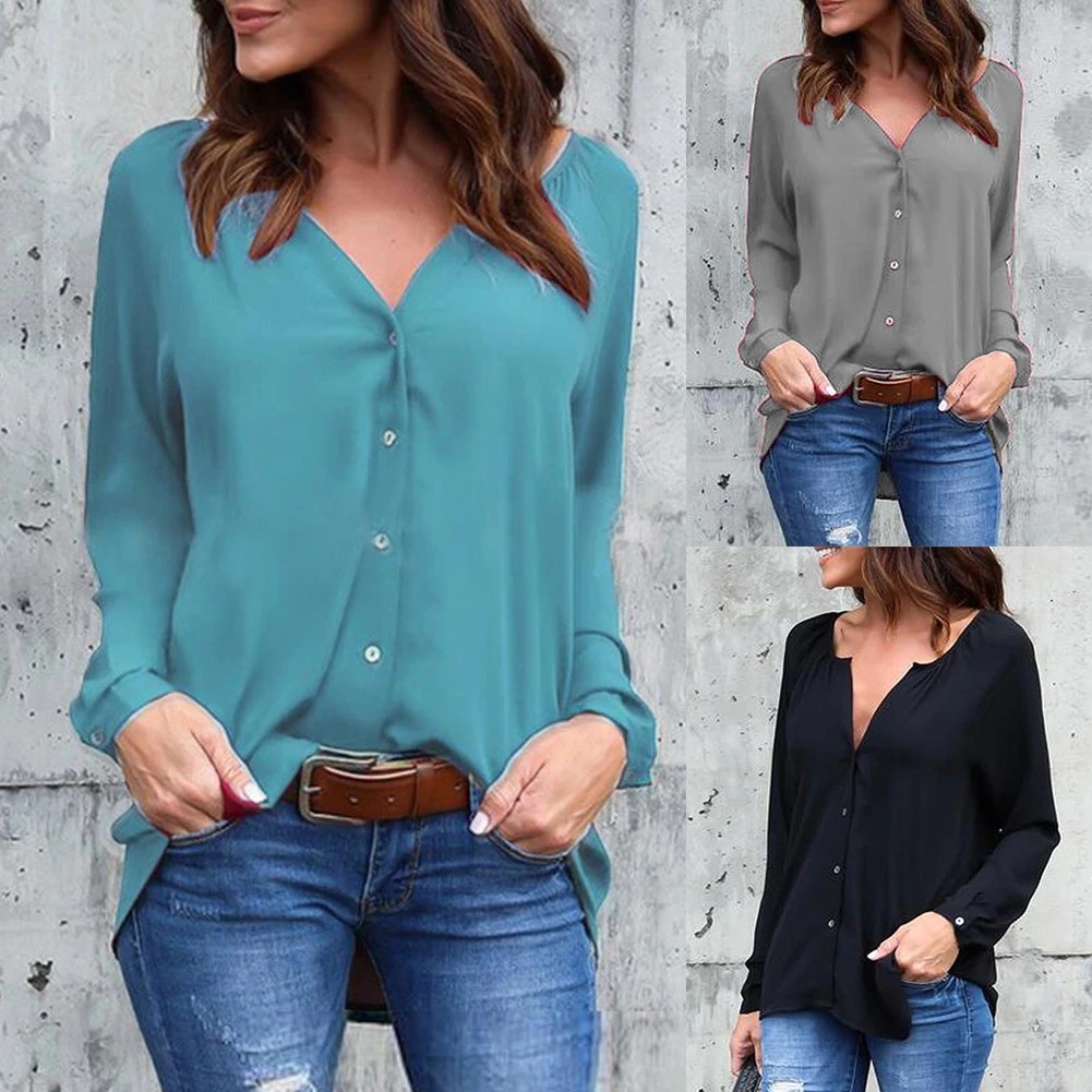 Однотонная плиссированная рубашка с v-образным вырезом и пуговицами длинным