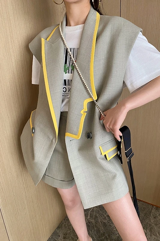 

2021 new versatile artistic face design vest jacket + high waist shorts suit