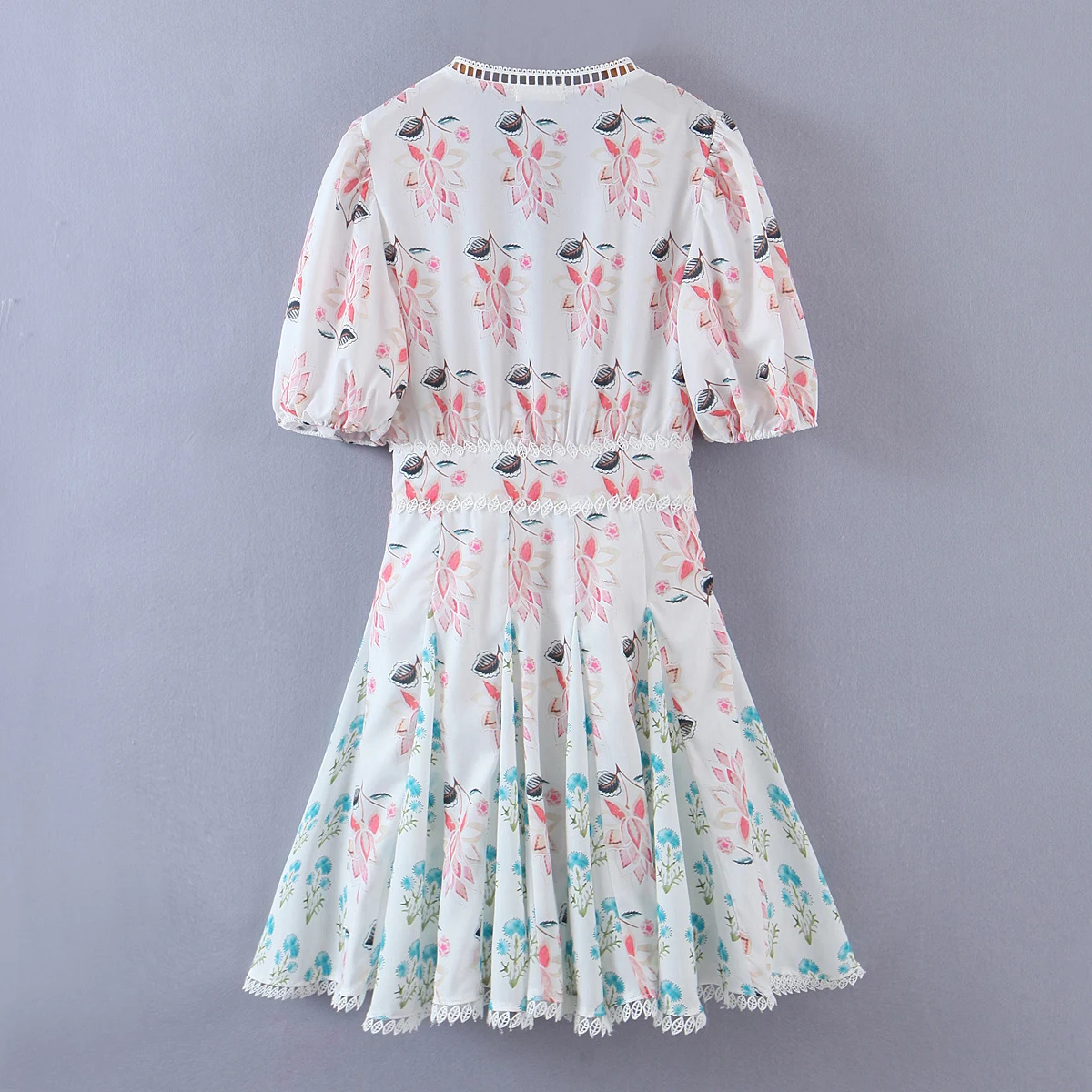 

Women Floral Print Lace Hollow Mini Dresses Summer V-neck Lantern Short Sleeves Dress Ladies Casual Bohemian Beach Vestidos