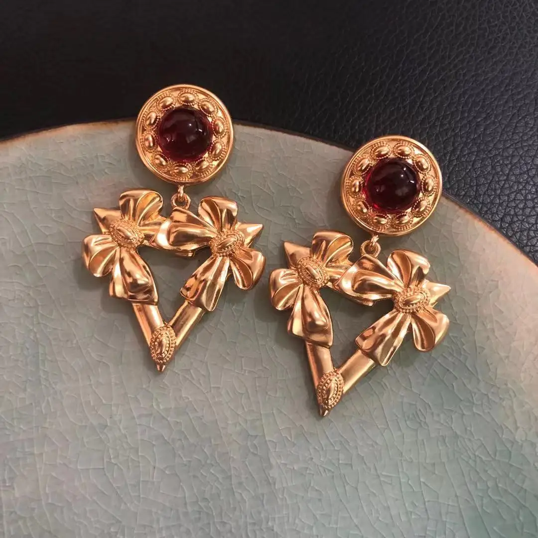 

Vintage medieval series golden triangle lace earrings