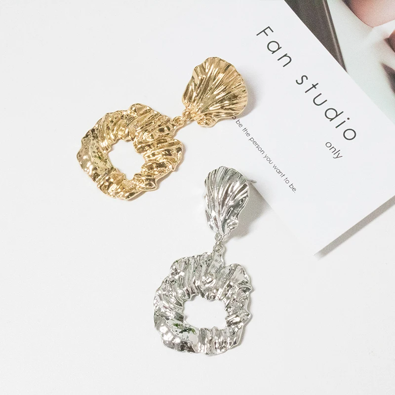 Серьги в европейском и американском стиле Индивидуальный характер