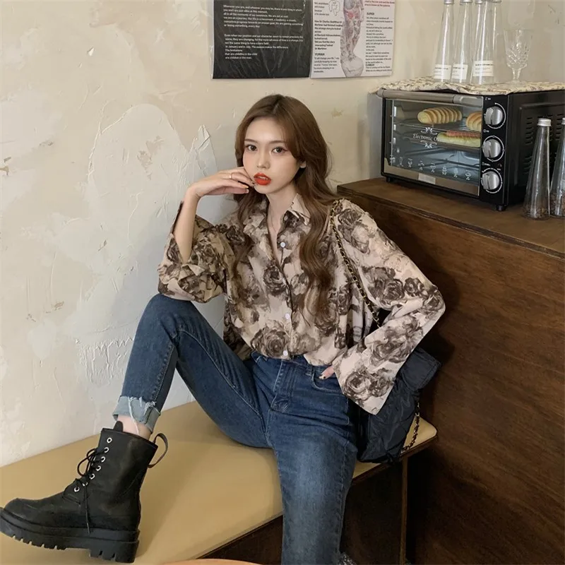 

Chiffon Lapel Women Shirts Elegant Tops Fashion Retro Flower Print Airy Chic Feminine Blouse Batwing Sleeve Lapel Button Tops