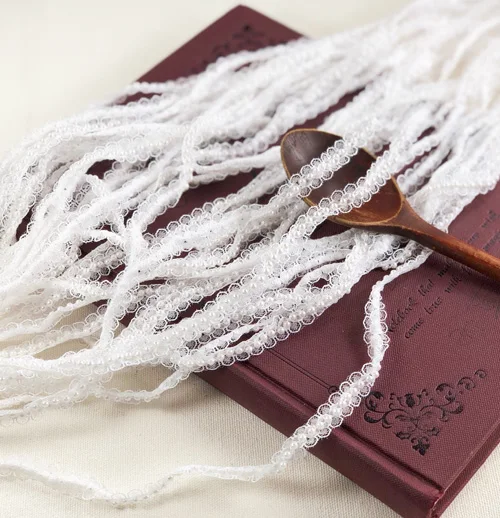 Белая кружевная лента вышитая бисером 1 м свадебное платье с аппликацией