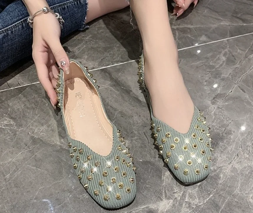 

Flat Women Sandals Casual New Rivet Pointed Toe Shoes Shoes Women Shallow Shoes Slip on Shoes Hot Sale