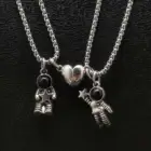Подвеска в виде астронавта, магнитное ожерелье для влюбленных, притянутое сердце, ожерелье из нержавеющей стали для женщин и мужчин, ожерелье с космическим рисунком, ювелирное изделие в подарок