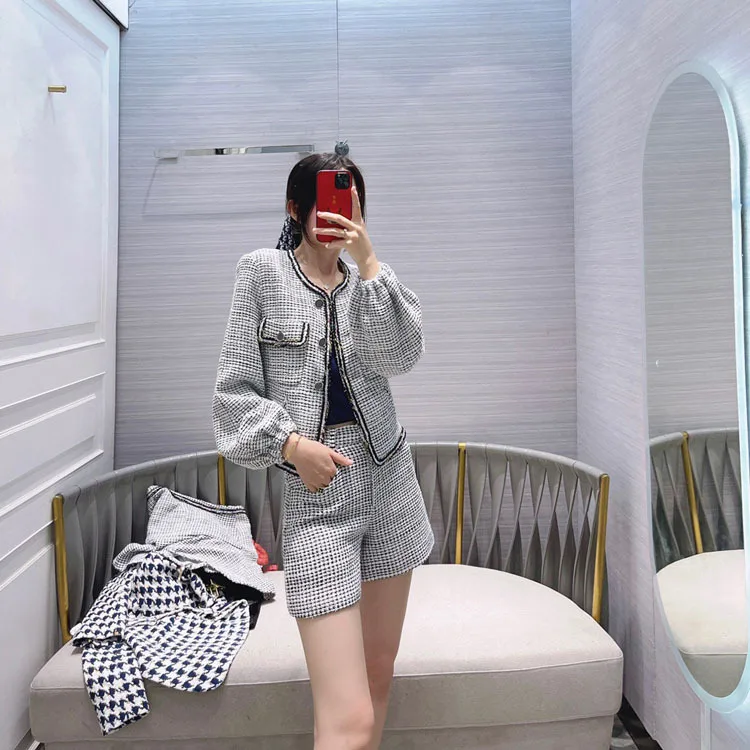 2021 Spring/Summer women's new style style famous commute woven black and white plaid straight shorts