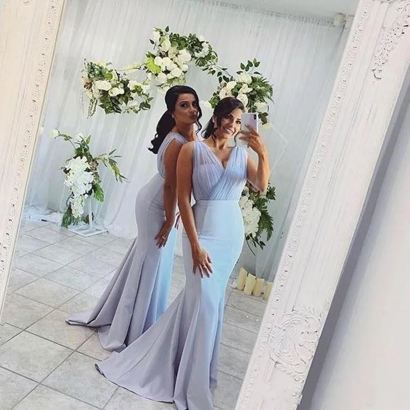 

Baby Blue Mermaid Bridesmaid Dresses Long V Neck Pleats Sleeveless Satin Maid of Honor Dress Sweep Train Wedding Party Gowns