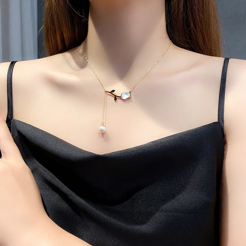 

New hot selling simple fashion delicate tulip titanium steel necklace pearl tassel clavicle chain