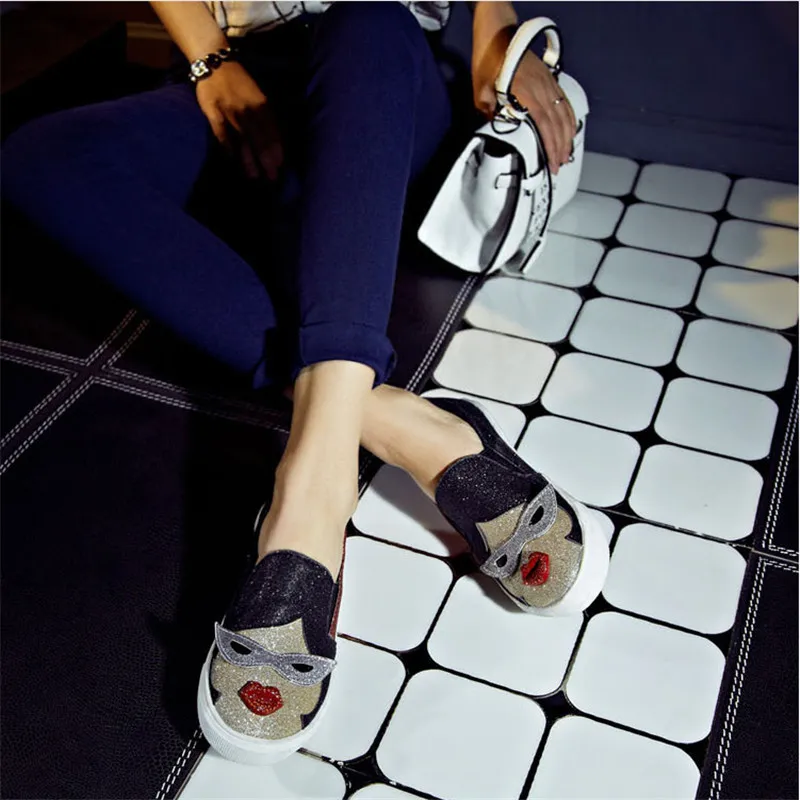Buono scarpe для колледжа Повседневный стиль цветные очки с красными губами на толстой плоской подошве; женские тонкие туфли; лоферы