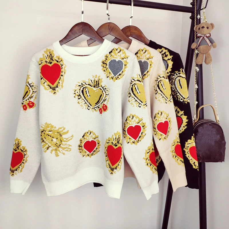 Женский осенне-зимний трикотажный свитер с рисунком сердечек | Женская одежда