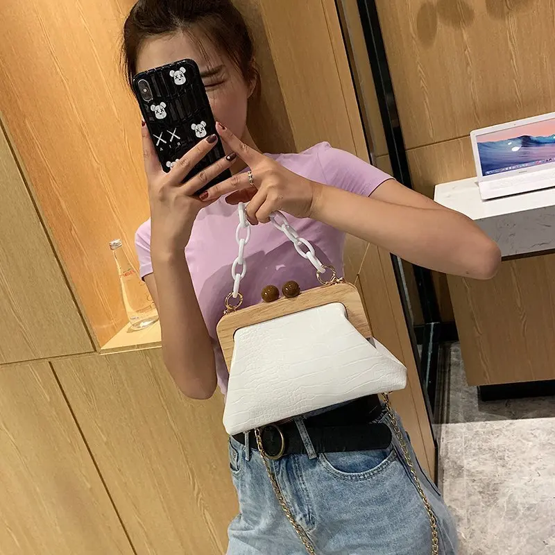 

Fashion Crocodile Pattern Buckle Women's Handbags 2021 New Popular Fashion Wild Net Red Ocean Atmosphere Diagonal Chain Bag