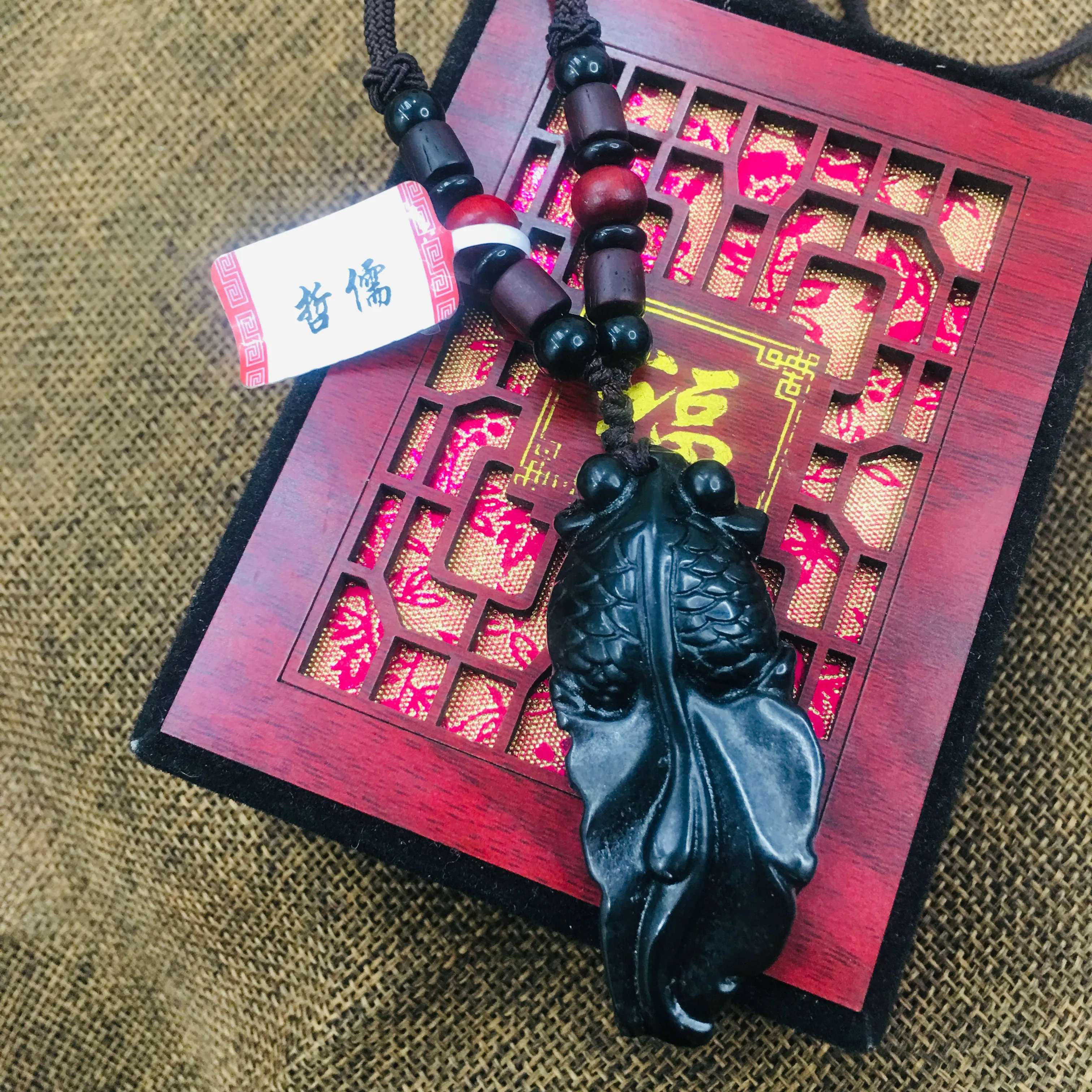 Ожерелье с подвеской в виде золотой рыбки ручной работы из натурального черного