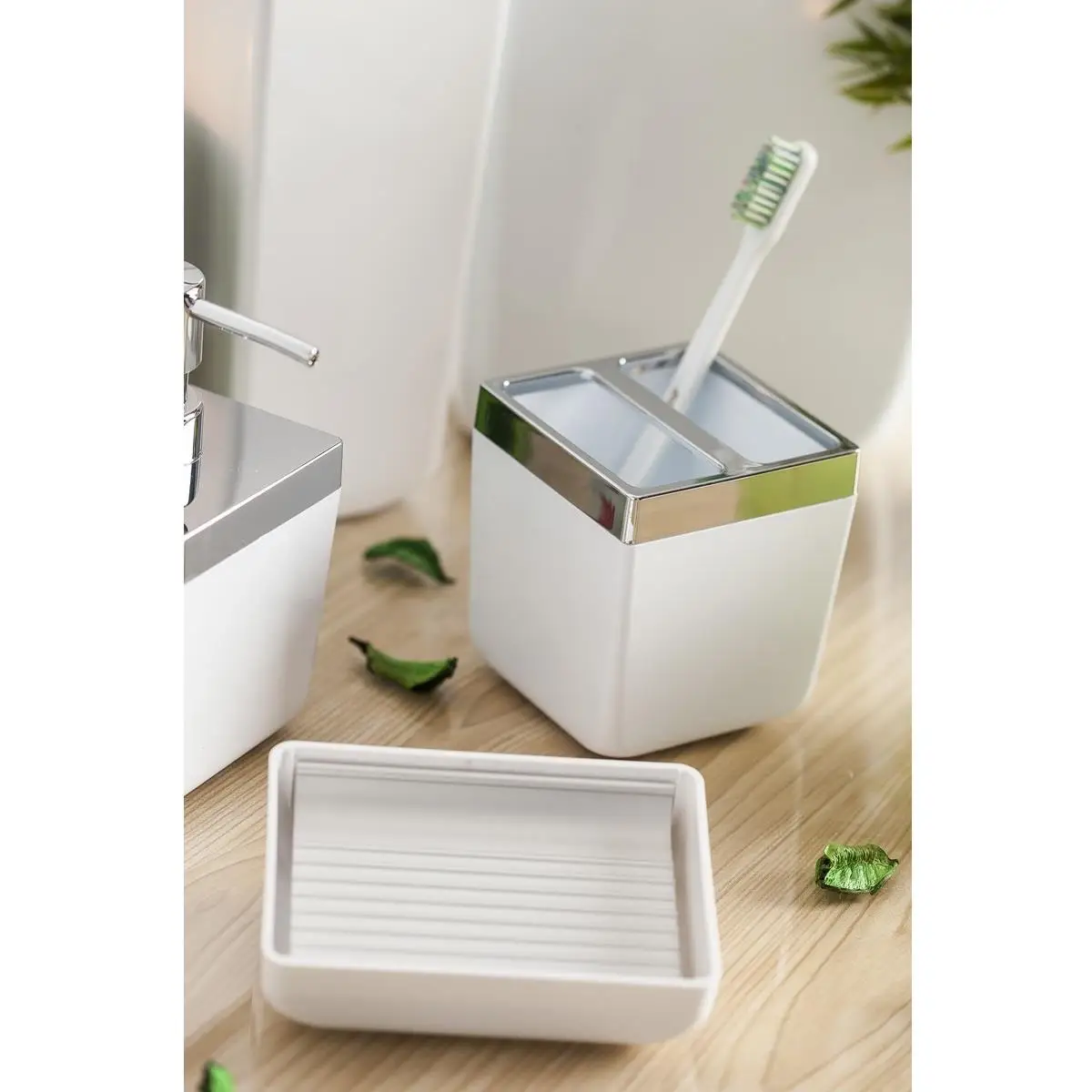 

5 Pieces Bathroom Set Black White Material Liquid Soap Dispenser Trash Can Toohtbrush Holder Luxury 2021 Model Accessories