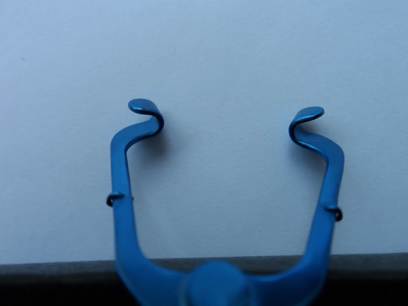 Офтальмологический хирургический инструмент титановый расширитель глаз для