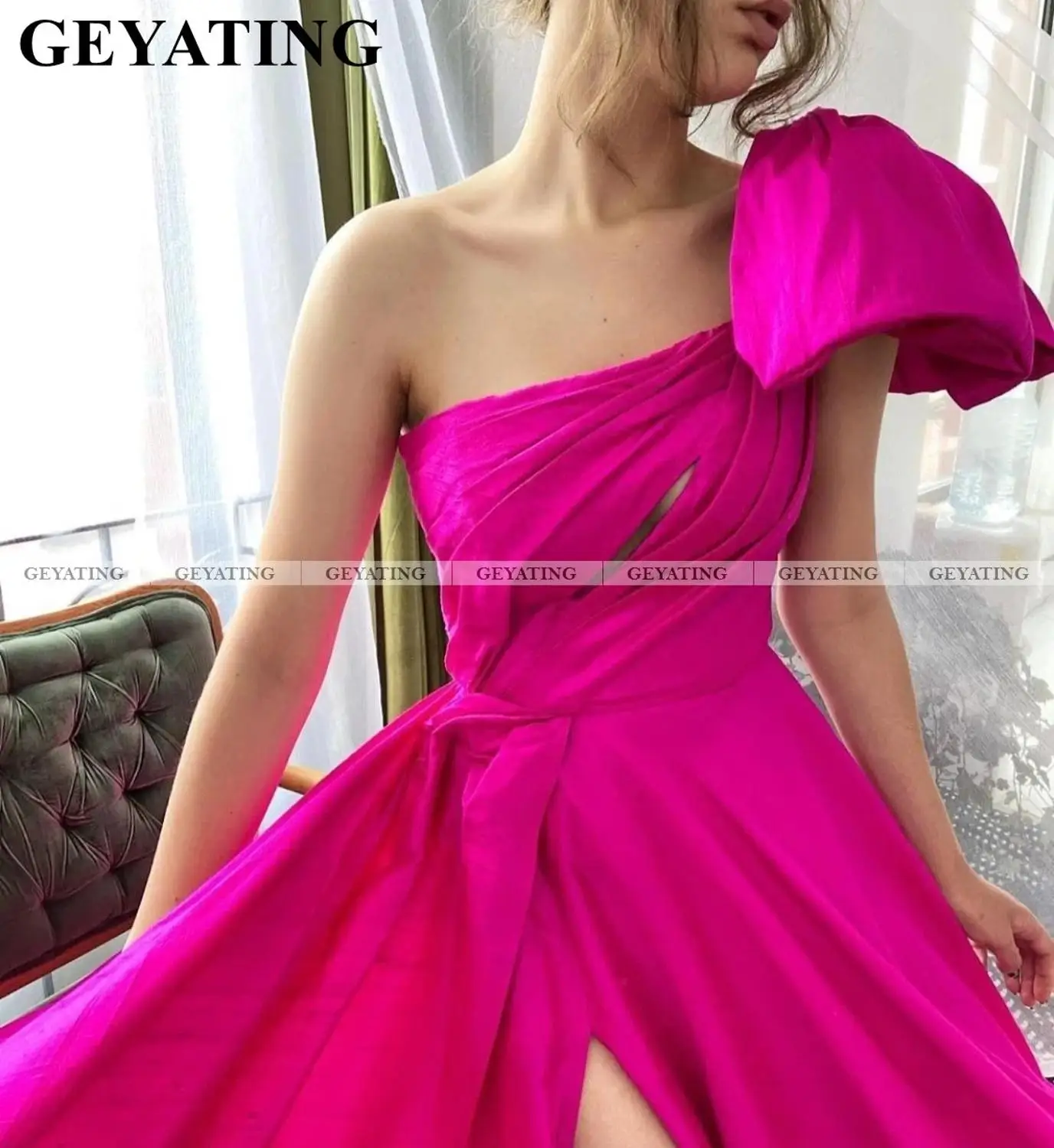 Ярко розовое платье на одно плечо для выпускного вечера с разрезом бантом фуксия