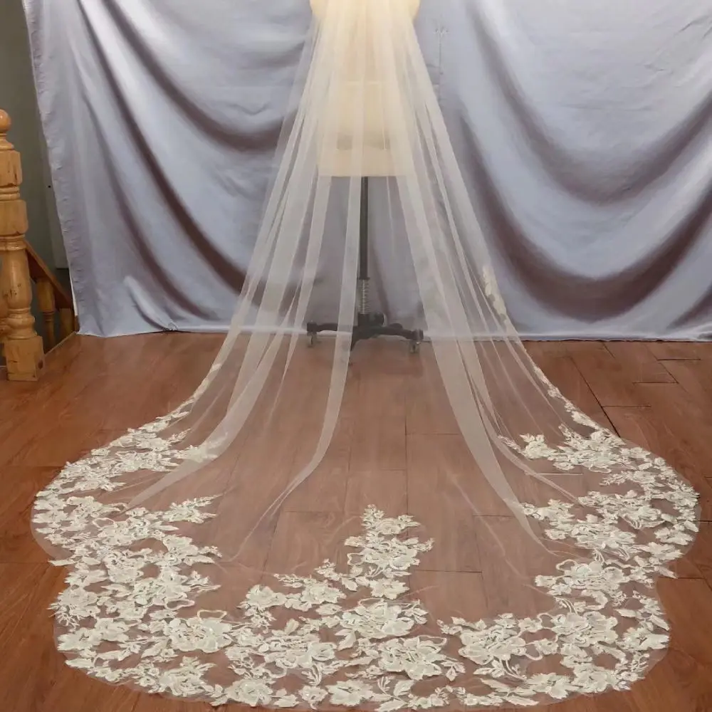 

250CM Chapel Length Long Wedding Veil with Lace Appliques Vestido De Noiva Longo Custom Made Elegant Bridal Veil with Comb