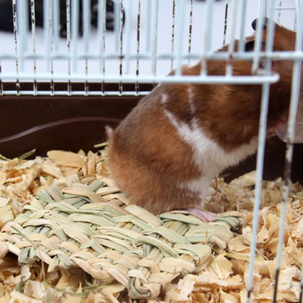 

2019 Straw Mat Pet Hamster Rabbit Chewing Toy Grass Preparation Pad Small Animal Rat Guinea Pig Pet Fun Toy