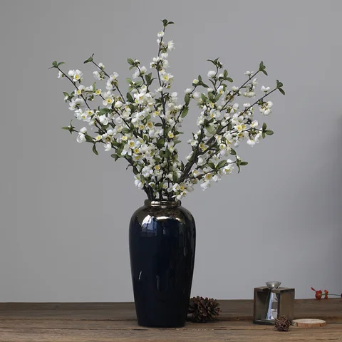 Декоративные напольные вазы с цветами: как они меняют интерьер?
