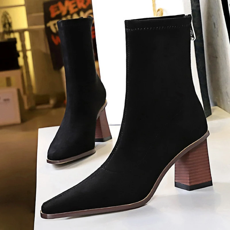 

2021 Зимние Модные женские теплые меховые замшевые ботильоны, черные ботинки из флока на массивном каблуке 7 блоков, ботинки челси с острым но...