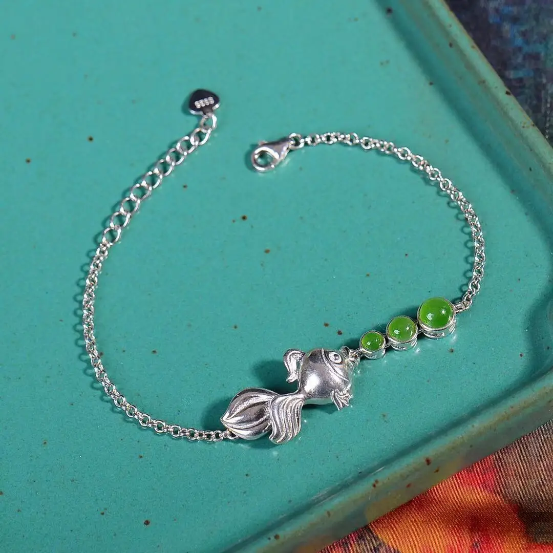 

Подвеска из натурального серебра 925 пробы с инкрустированным нефритом яйцом