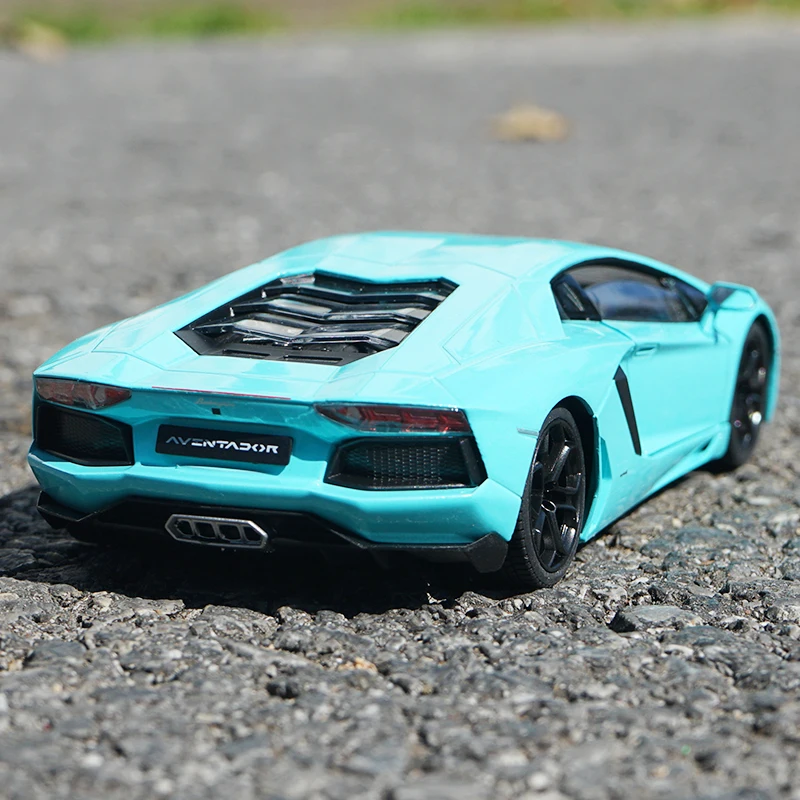 Модель машины Lamborghini LP700-4 масштаба 1:24 от WELLY из сплава Diecasts & игрушек Транспортная игрушка Не-дистанционного управления для сбора подарков.