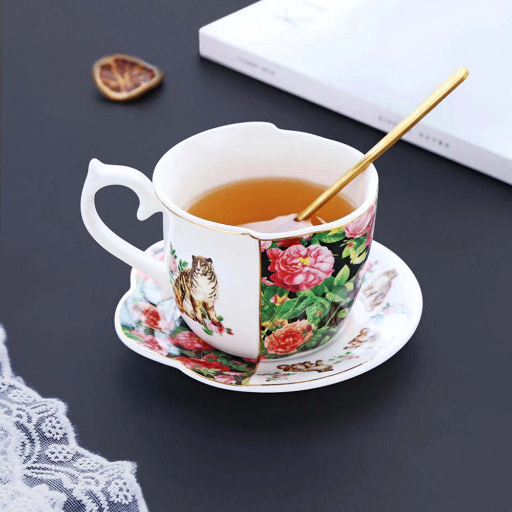 

Luxury Coffee Cup Saucer Set Retro Chic Flowers Animals Decorative Ceramic Tea Cup Set Chinese Western Mashup Style Coffee Cups