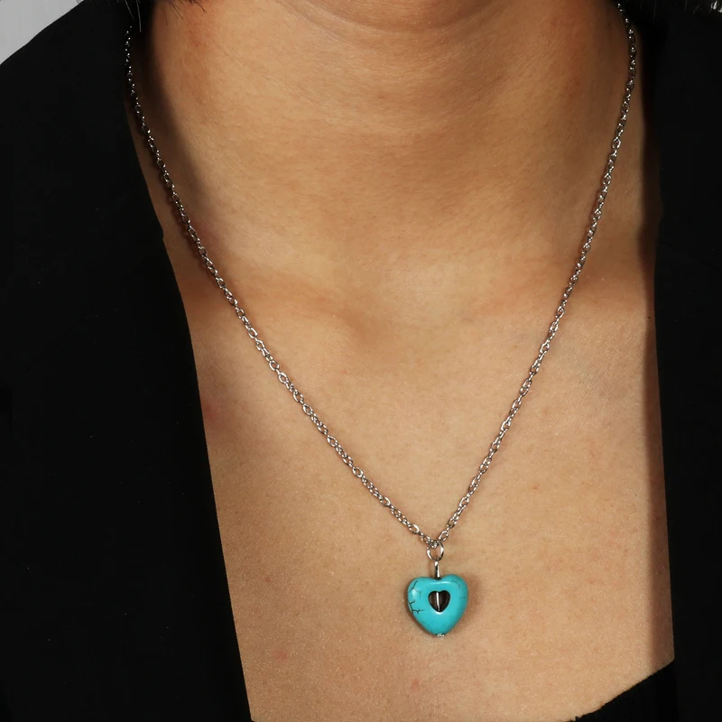 Женская цепочка с бусинами из натурального камня золотого и серебряного