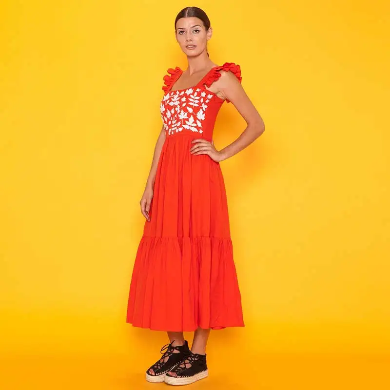 Платье Бохо длинное с вышивкой на бретельках без рукавов средней длины летнее