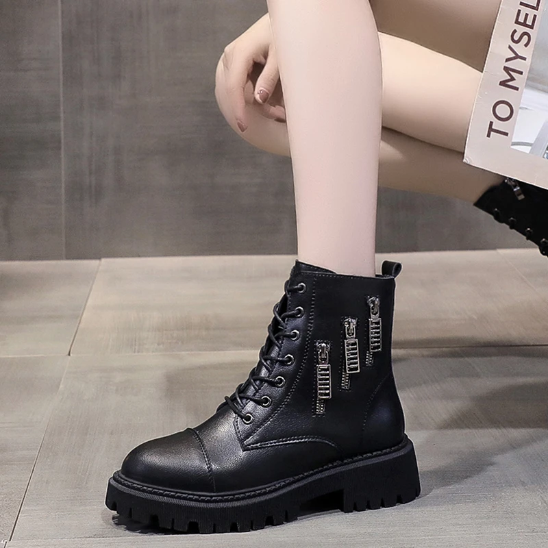 

Женские ботинки мартинсы на высоком каблуке, повседневные однотонные уличные модные ботинки на платформе, с круглым носком, на шнуровке, на ...