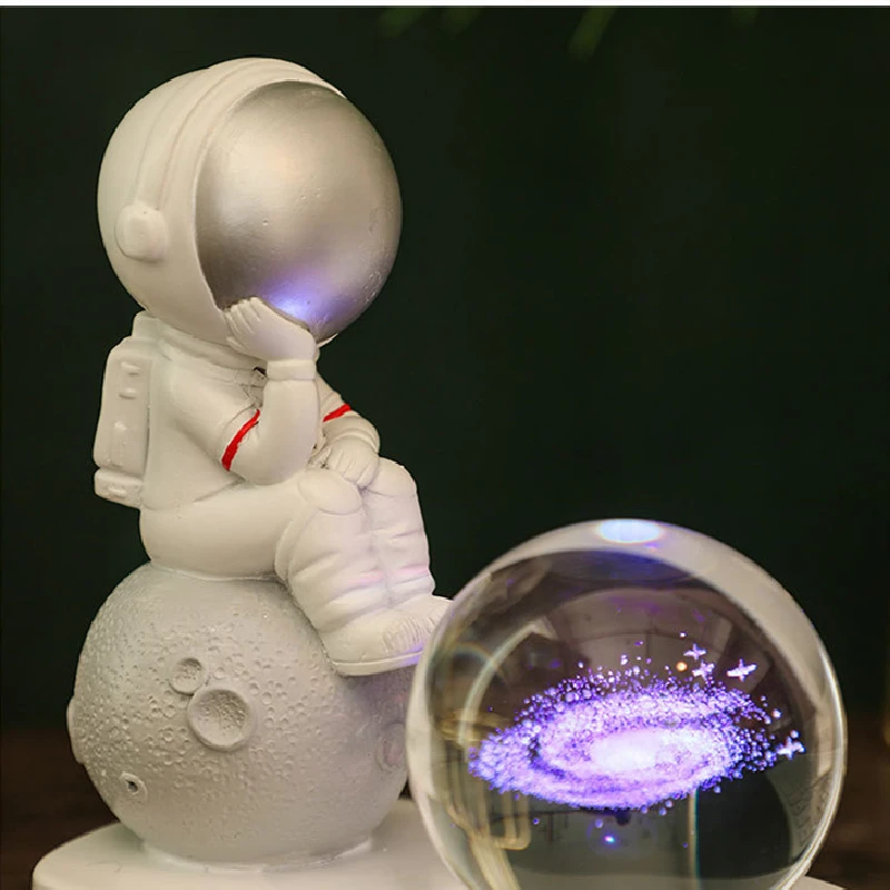 Светодиодный ночсветильник современный полимерный хрустальный шар астронавт