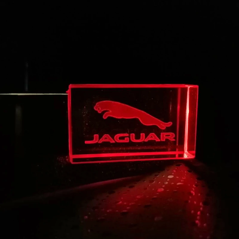 С украшением в виде кристаллов стекло с логотипом JAGUAR привод могут быть