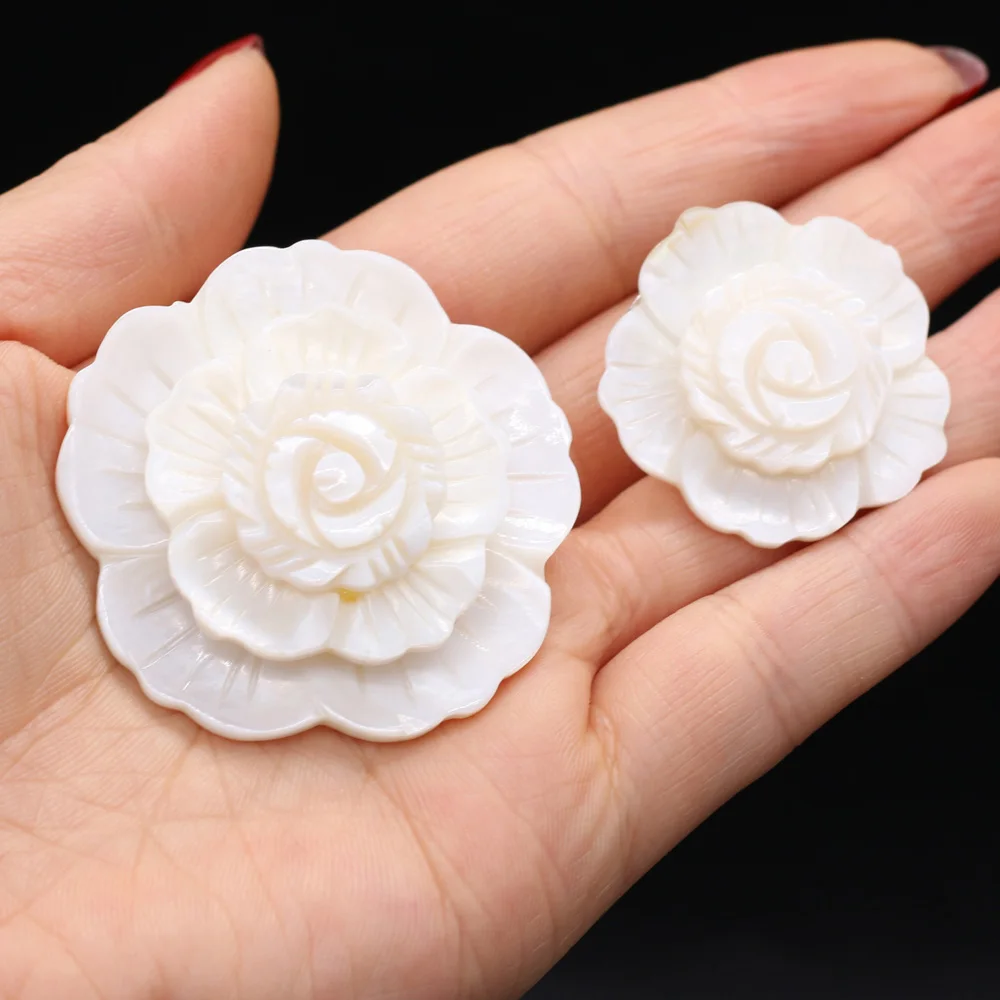 

1pcs Natural Shell White Flower Shape Brooches Pins for Women Girls Charm Accessories Gift Size 33x33mm 47x47mm