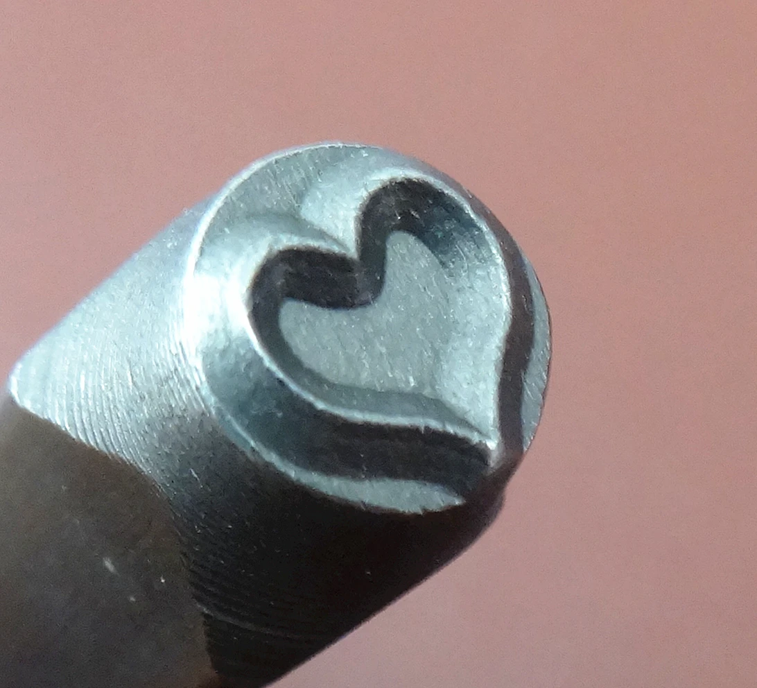 1 шт. стальные Кожевенные изделия штамповочный стемпер с узором в виде сердца