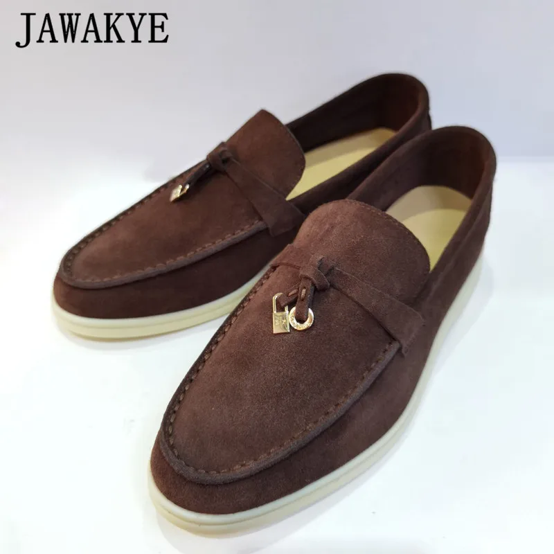 Замшевые туфли на плоской подошве женские лоферы без застежки с металлическим