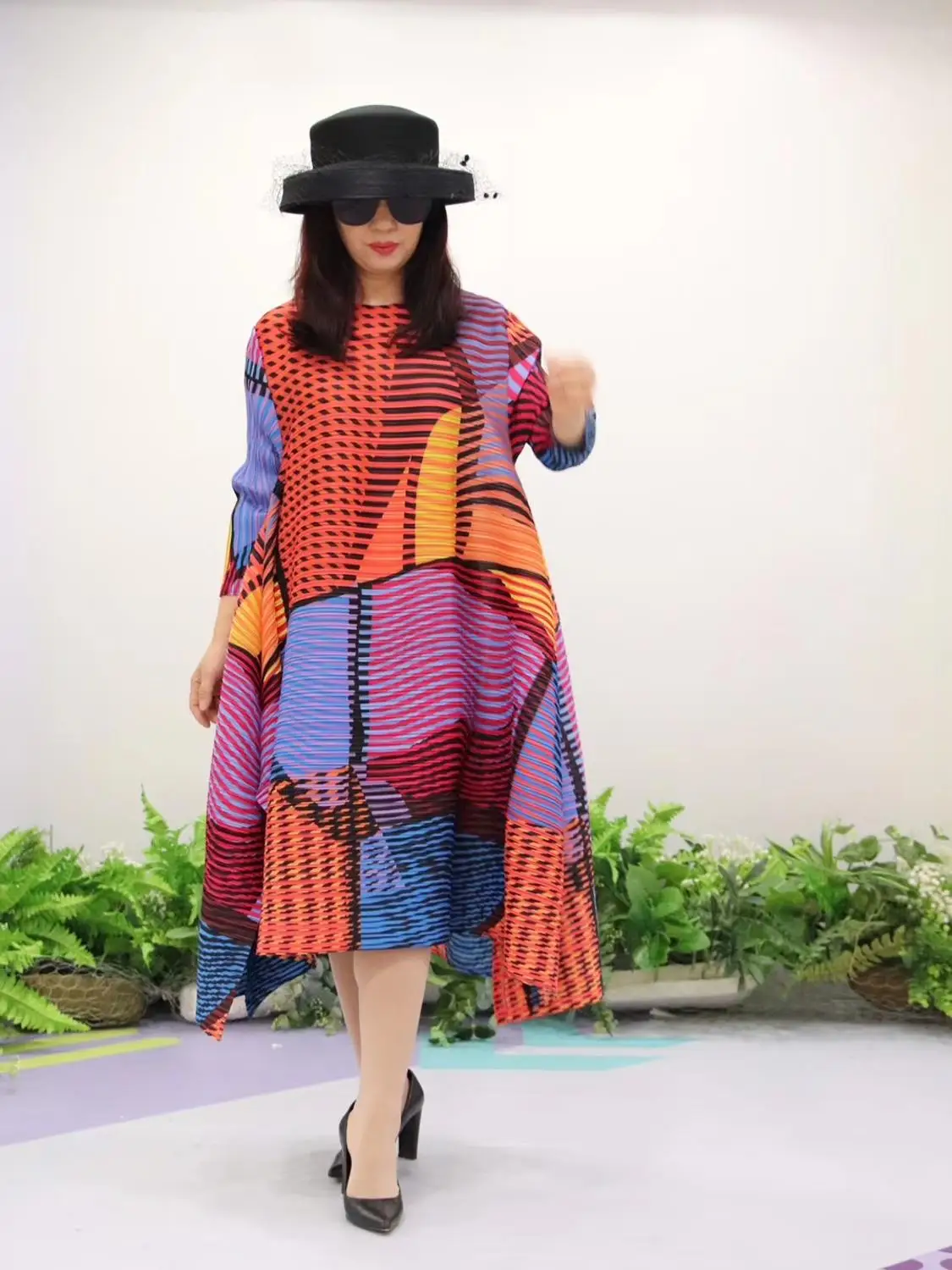 Лидер продаж модное платье миаке со складками в полоску с круглым вырезом