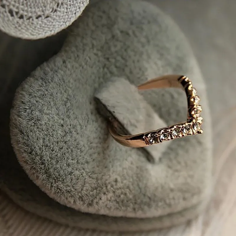 Модное Элегантное кольцо для женщин уникальный дизайн v-образные стразы мизинец