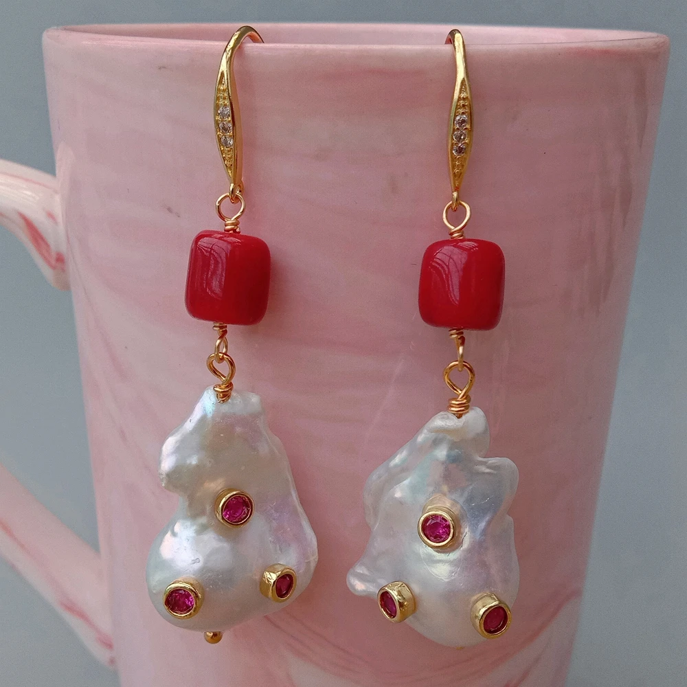 Ожерелье из пресноводного культивированного белый жемчуг красный коралловый