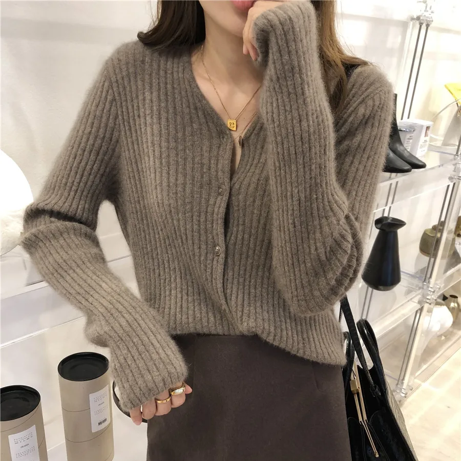 

2020 Spring New V-neck Cashmere Cardigan Women Loose Knitted Cardigan Korean Bottoming Short Jacket Sweater Soft and comfortable