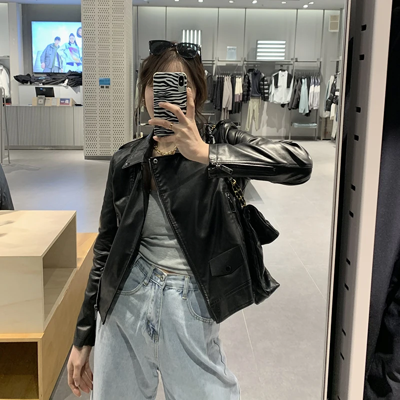 Куртка женская кожаная на молнии приталенная Байкерская верхняя одежда с