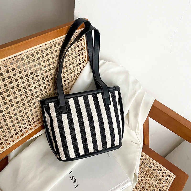 

Women's Bag New Fashion Stripe Women's Armpit Bag Simple Texture Single Shoulder