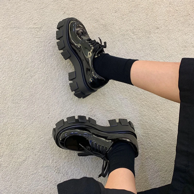 Туфли-оксфорды женские из лакированной кожи на плоской платформе без застежки |