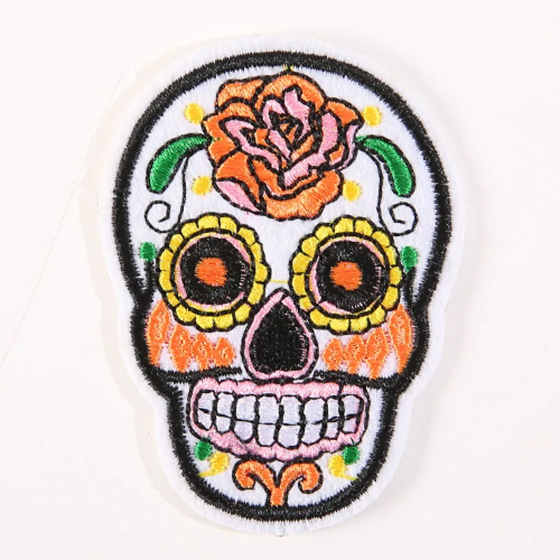 Новинка нашивки в виде черепа розово белого цвета на одежду вышитая нашивка
