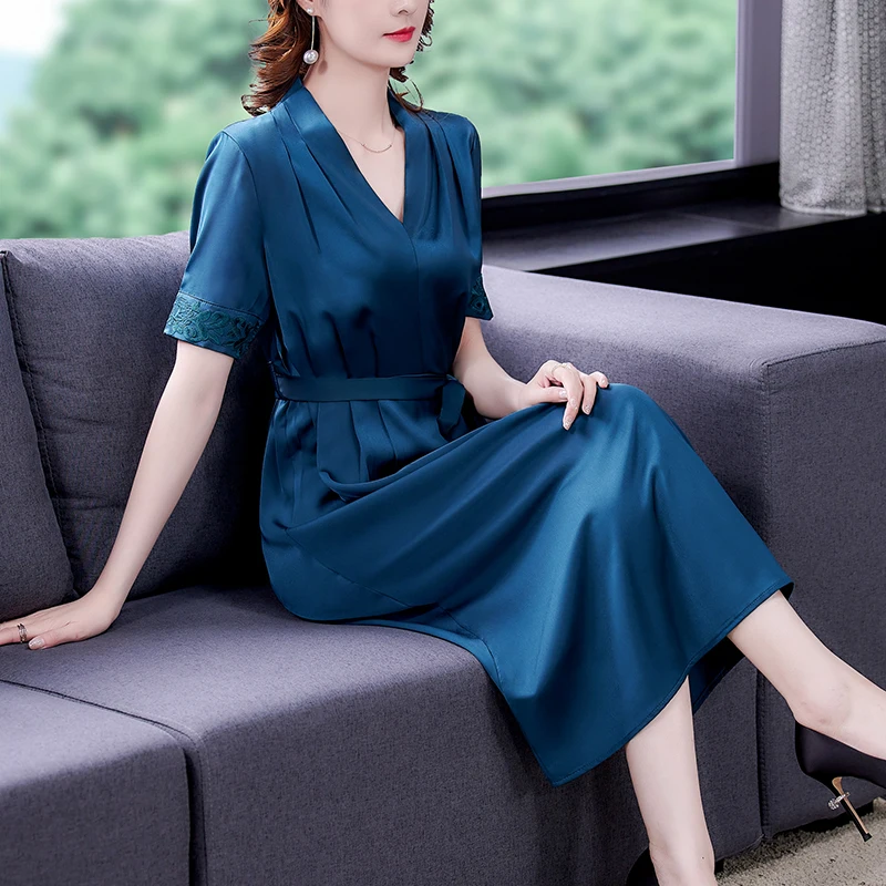 Женское винтажное атласное платье средней длины красное элегантное однотонное