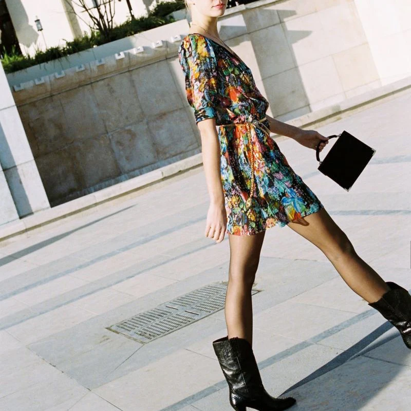 Женское с v образным вырезом Цветочный принт золотая нить шелковое Короткое мини